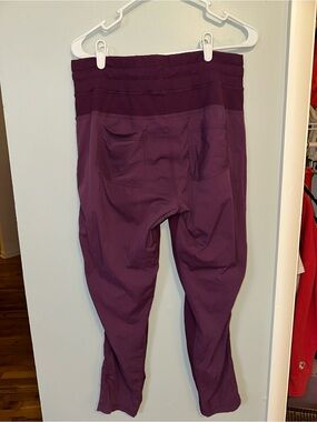 Lululemon Dance Studio Joggers ruched size 6 midrise eggplant purple